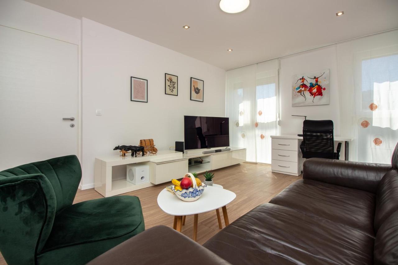 Bura2 , With Private Parking In The Garage Apartman Split Kültér fotó