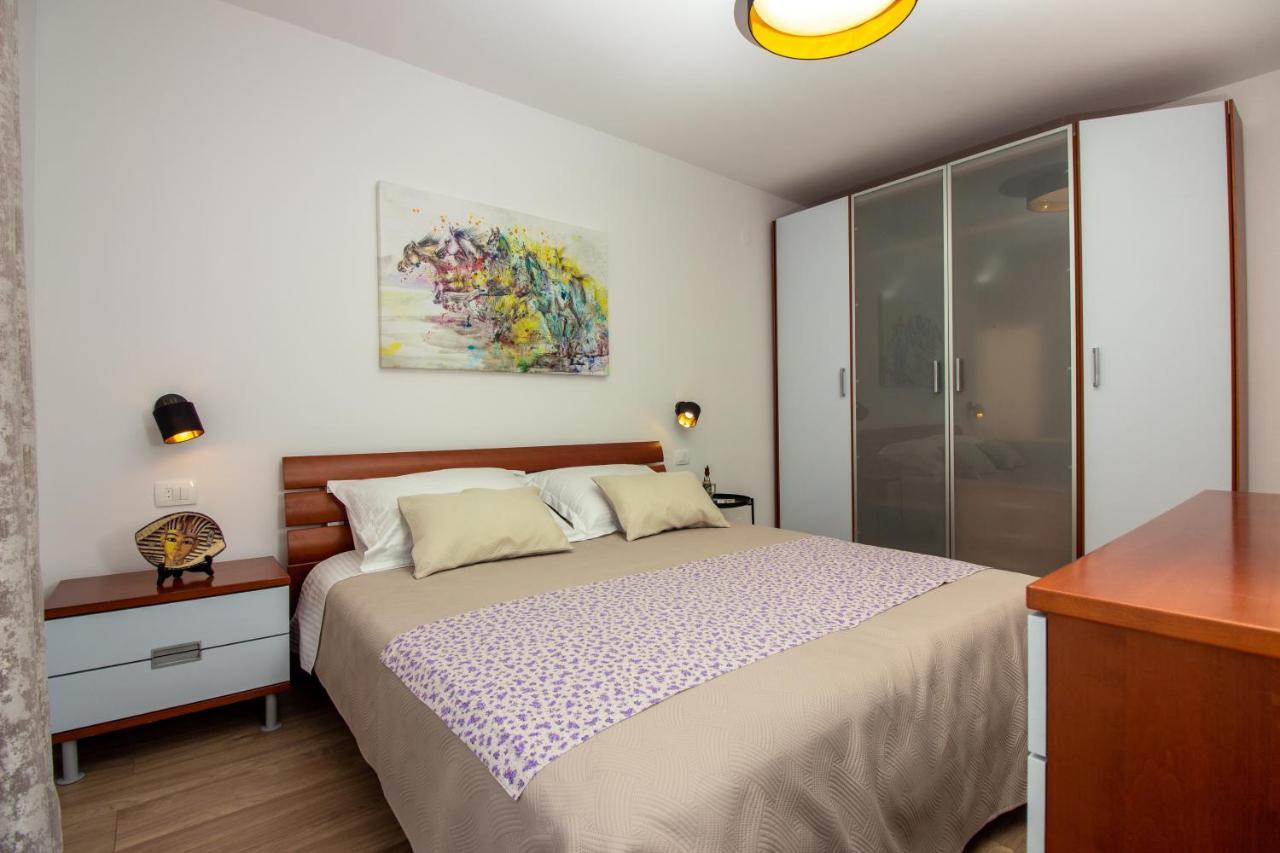 Bura2 , With Private Parking In The Garage Apartman Split Kültér fotó