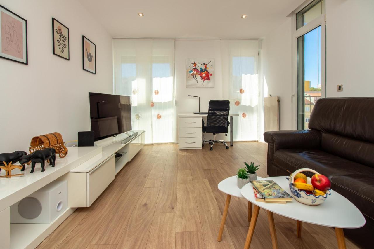 Bura2 , With Private Parking In The Garage Apartman Split Kültér fotó