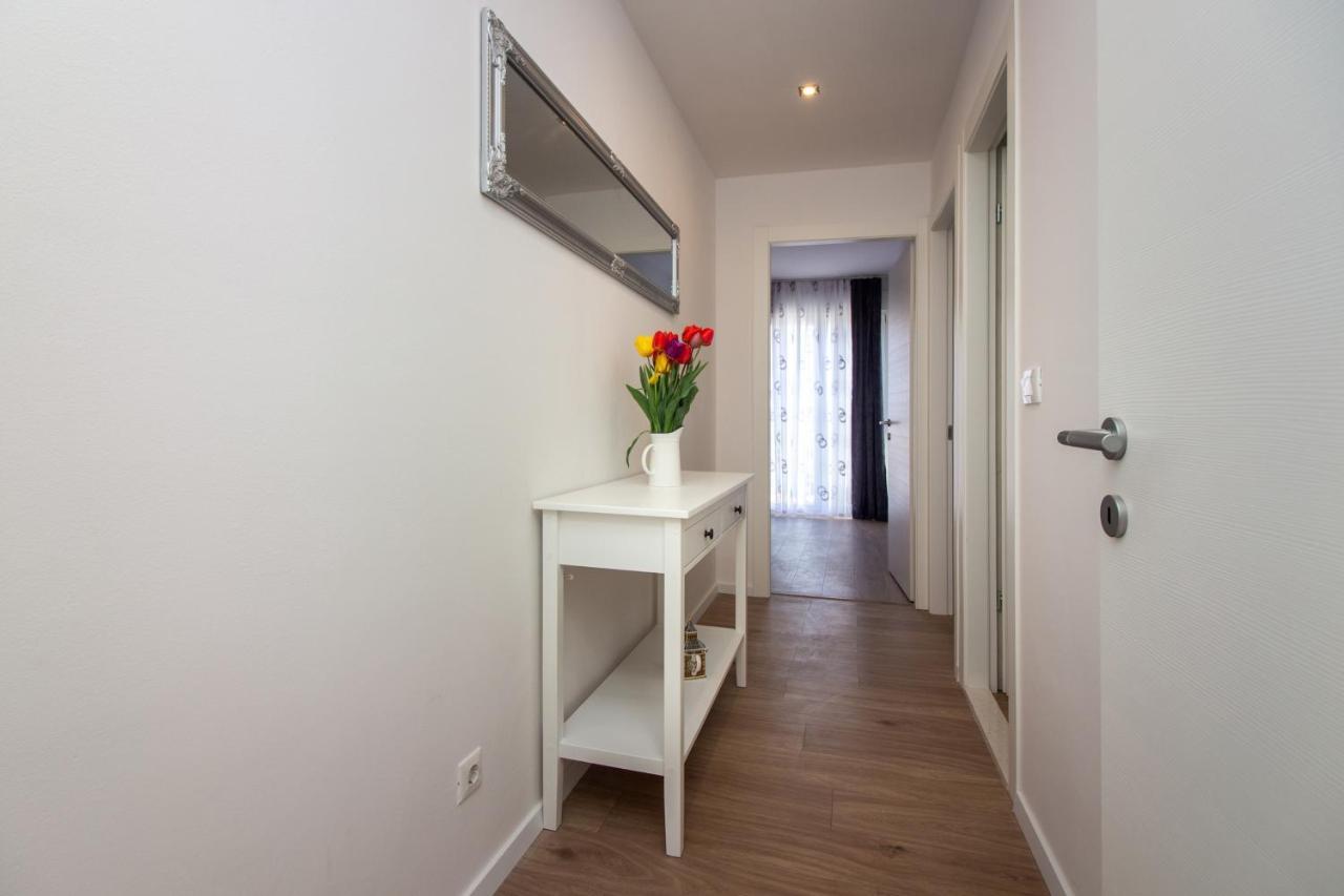 Bura2 , With Private Parking In The Garage Apartman Split Kültér fotó